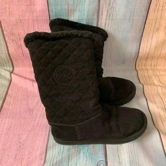 Women’s Michael kors fuzzy boots - Picture 10 of 10